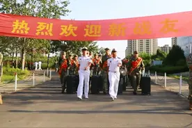 @新战友，前方到站——“新兵连！”#新兵入营 #新兵入伍季  #新兵请入列 #光荣入伍投身军营视频封面