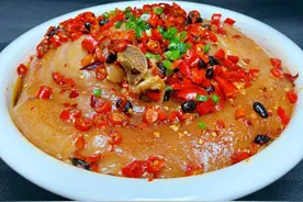 年夜饭系列之一【贵妃肘子】，软糯脱骨肥而不腻，好吃又简单 过年餐桌上必不可少的肘子，你见过这么简单的做法吗？学会了在家做大厨#年夜饭 #肘子 #湘菜视频封面