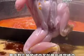 男子呕吐一年多  做开颅手术取出了寄生虫 竟因吃过牛蛙火锅？食用携带寄生虫的牛蛙 严重时可导致瘫痪  切勿食用野生牛蛙 切勿生吞蝌蚪 食用时请做熟牛蛙