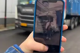 大三女生寒假陪着父亲跑货运：感受老爸挣钱辛苦 要在路上过年了视频封面