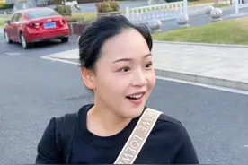 杭州街头偶遇无人驾驶送货车，韩国女孩惊呆了！外面的世界已经发展成这样了？#杭州 #无人快递  #无人驾驶 #双十一 #世界互联网大会 #快递视频封面