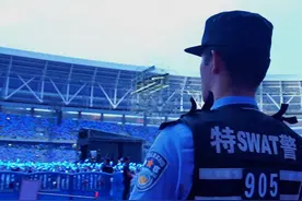 武汉公安护航#张杰武汉演唱会  你们看#演唱会 ，我们来守护！视频封面
