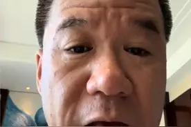 央视评论员评因放假五周调休，呼吁目前的调休制度该结束了 “集中休假模式好处越来越少”视频封面