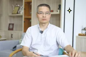 小孩发烧、喉咙痛并且有口腔溃疡和皮疹，小心可能是手足口病，手足口病还有哪些呢？#手足口病 #儿童发烧 #皮疹视频封面