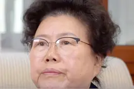 陈文玲：美国加征关税带来的将会是“特朗普衰退” 中国国际经济交流中心原总经济师陈文玲在接受记者采访时表示：关税带来的可能不是美国的再次伟大和经济的蒸蒸日上，而是“特朗普衰退”。不管美国怎么打贸易战，天都塌不下来。她表示关税战只会进一步推高美国国内的通胀水平，未来通胀率突破两位数是有可能的。视频封面