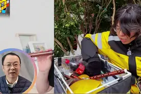 上海市中心街头，外卖小哥等红灯这幕疯狂刷屏！网友惊了：人才啊视频封面