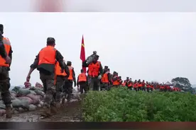 #危难时刻 显忠诚，武警官兵奋战在#抗洪抢险 抢险一线！（栾鑫磊、倪俊豪、孔凡泽、孙跃、管健龙、汤斌、果志远）视频封面