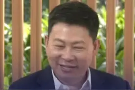 车企老板的惺惺相惜！余承东满怀感恩：感谢四位老总在华为最困难的时候愿意合作#华为 #余承东 #鸿蒙智行 #汽车 #热点视频封面