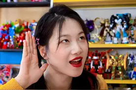 挑战用生日拆卡，学霸的生日抽中“小马宝莉黑背卡”！太欧了！视频封面