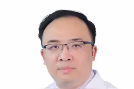 梗阻几十年的肠子，即使做了造口，功能很难短期恢复 我们一个老年克罗恩病的患者，持续肠梗阻梗阻状态很多年了，饮食受限很严重，手术做了小肠造口后出现造口排量过大，饮食减少，导致重度营养不良，再次过来住院。唐医生看着慈祥的老奶奶，很心疼。长期肠梗阻状态，即使能勉强生活，对肠道功能也是会有很大的影响。#抖出健康知识宝藏  #健康无畏自在如她   #她们的精选  #克罗恩病 #查房日常视频封面