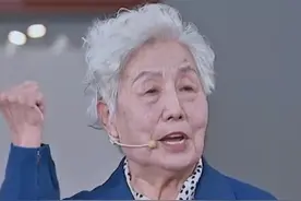 “硬核奶奶”苗晓红：82岁架机重返蓝天。听党指挥，随时准备起飞！#奶奶 #听党指挥 #致敬 视频封面