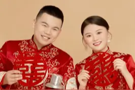近日，山东聊城，新郎新娘同名同姓同年出生，新娘李洋洋： “以后孩子考虑取名李得意，洋洋得意。”#缘分 #新婚 视频封面