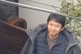 社牛英语老师偶遇邓超，热情邀请吃本地菜，最后一句亮了~（来源：@@葉贰叁  ）视频封面