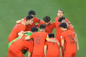 国足0比2澳大利亚，无缘直通美加墨世界杯。#国足0比2澳大利亚 #国足无缘直通美加墨世界杯 #国足世预赛视频封面