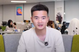 OPPO Find X8官方十大爆料总结 最近很多抖音的伙伴私信我，在问我们Find X8有没有防水、有没有无线......等等很多产品信息，其实这些信息我们在前面都爆料过了，但是可能很多网友漏掉了这些信息。所以今天在这里我给大家做一个爆料总结：

1. 超超超窄边，四边物理等宽
2. 纯纯纯直屏，中框手感过渡非常丝滑
3. 比上代更薄，厚度7字头
4. 比上代更轻，重量1字头
5. 比上代尺寸更小，黄金尺寸手感
6. 标配IP68/IP69满级防水
7. 标配50w无线充电/反向充电
8. 5000mAh磁吸充电宝/50w磁吸充电器/轻薄磁吸保护壳
9. 标配红外遥控器/智能NFC/经典三段式静音键/双扬声器/X轴线性马达
10. 支持无网通信，支持拍live图，发live图

更多精彩功能将在10月24日OPPO Find X8发布会详细讲解，敬请期待！
#OPPOFindX8 #OPPO #OPPOFindX8Pro #周意保视频封面