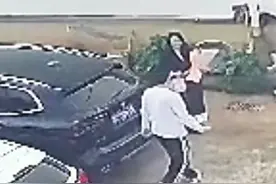 #第一次带女朋友回家全家人放礼炮欢迎  ：这一定需要很多很多的爱，祝幸福！（供稿：@皮蛋solo周. ）视频封面