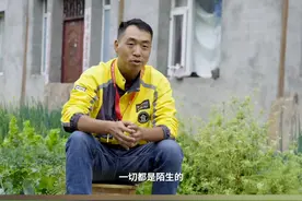 最“孤独”的外卖骑手，为了留在老家陪伴女儿长大，一个人独自支撑起小镇外卖。视频封面