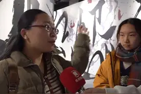 河南博物院春节被“挤爆” ，游客赞叹：《唐宫夜宴》太神奇！“排队半小时 穿越回大唐”。视频封面