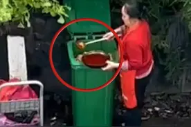 成都一餐馆捞取垃圾桶内废弃油脂？官方：未发现提炼、使用废弃油脂的情况 该店店员从垃圾桶内收集废弃油脂  待积攒一定数量后出售给油脂收运单位 该店已停业配合调查  未发现店员收集废弃油脂器具与店内烹饪器具混用的情况视频封面