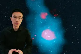 科学家发现了最大的宇宙结构！ 科学家通过X射线星系团追踪到它的轮廓，发现它正在扭曲时空涟漪——宇宙微波背景辐射因此产生异常波动，连哈勃常数的测量都可能被它"带偏"！这个庞然大物，可能正在改写宇宙演化史！#探索宇宙 #天文科普 #quipu视频封面