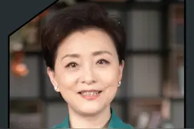 “幸福力”的概念是我和天下女人栏目组在2009年第一次在媒体上正式提出来的，我把它定义为发现、感知、创造与分享幸福的能力。这本书的核心方法论是“幸福力六边形”——悦纳自我、积极情绪、自我成就、全情投入、培育关系、找到意义。只有当我们建立起稳定的六边形，才能构建自己的幸福大厦。#大有学问 #杨澜新书探讨幸福瞬间 #幸福力#抖音全民好书计划视频封面