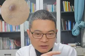 胳膊上长疙瘩还有点疼是皮肤癌吗？ #皮肤癌 #医学科普 #皮肤问题 #国广健康 #通用技术集团视频封面