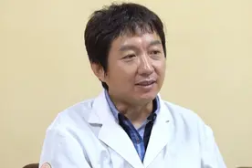 两胁疼，心口窝疼，胃胀打嗝，你的打嗝是生气生的 #两胁疼 #胃胀打嗝 #中医脾胃郑晓鹏医生视频封面