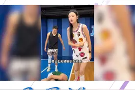 【#冠军科普崴脚急救妙招  】篮球女神@许诺-篮球 在线科普崴脚急救妙招，原来肿和不肿的应急措施不一样！原来冷敷和热敷的时间也有严格的先后顺序！
详细内容锁定#冠军说第三季 ，今晚20:45，CETV1&“育见新闻”融媒体，一起了解#运动中意外受伤怎么办  ！视频封面