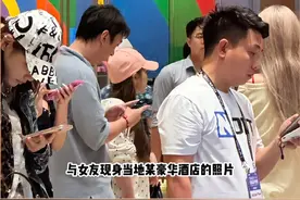 王思聪又换女友了？现身新加坡被偶遇，他瘦了好多 #王思聪 #王健林 #娱乐八卦 #网红视频封面