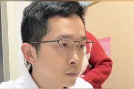 孕吐都吐血啦！ 缓解孕吐有很多办法，每个人有效的可能都不一样，建议大家都去试试，但如果真的很严重，自己处理不了的时候还是建议及时就医。#医学科普 #孕吐 #孕早期 #陈军医生 #开工健康手册视频封面