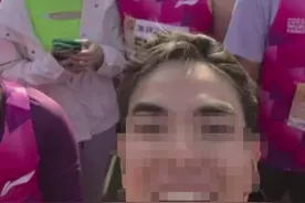 “一点都不像”无锡马拉松一对男女亲密动作被拍到，上市公司深夜辟谣：非公司名誉董事长#媒体精选计划 #马拉松 #无锡视频封面