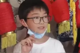 后台救场的越剧少年一开口惊艳众人，他叫贝子越才13岁，妈妈：三四岁就上过台了！（来源：凉凉 浙江越剧达人、越剧小子 贝子越、上海戏曲广播）#浙江dou知道 #越剧视频封面