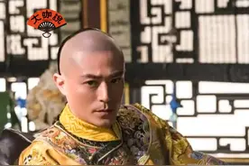 清朝强力推行剃发令，于是“身体发肤受之父母”的汉民族不得不剃发异服，你知道清朝大辫子头是怎么来的吗，清朝皇帝又怎么理发？听大咖说北京讲师刀哥为你讲述清朝理发那些事#博物馆  #爱上博物馆  #刀哥讲北京  #知识云游计划
