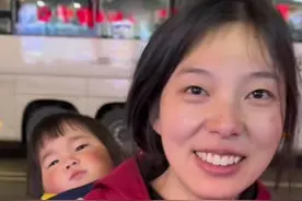 重庆宝妈带俩娃深夜摆摊，拼命挣钱只为给儿子治病！ #正能量视频封面