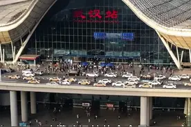 武汉，第一个把高铁开进候车厅的城市 #武汉站  #高铁  #旅游  #内容过于真实 #内容启发搜索视频封面