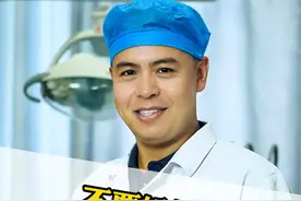 不要轻易拔牙，即使牙齿掉了一半，能保留就保留，因你把牙齿拔了以后要考虑的因素太多了，你是做烤瓷牙呢，还是做种植牙，种牙价格你可不可以接受，烤瓷牙，需要磨你两边的牙齿能不能接受呢，如果不拔，我们可以给你做根管治疗。视频封面