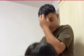 爸爸发现女儿的好朋友是个小男生，瞬间“吃醋”感觉“天”都要塌了。#爸爸 #吃醋 #女儿 #女儿奴 来源@🐳.视频封面