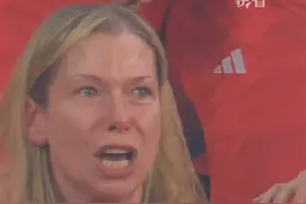 时隔64年威尔士重回世界杯！女球迷含泪面红耳赤唱国歌#卡塔尔世界杯视频封面