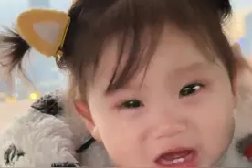 9个月小婴儿能有多委屈，虽然哭了，我却好想笑，你们是不是也一样，真的太可爱太可爱了🤱🏻#看把这娃委屈成这样 #幼崽哭戏 #委屈的小眼神 #好委屈但是好可爱 #抖音创作季视频封面