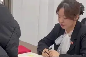 3月18日（报道）广东广州，父亲偷偷和共同跳广场舞的阿姨再婚，80后女儿得知马上立遗嘱，3套房产1套给配偶，2套给女儿！“我也希望有个人可以照顾爸爸，但担心她是为了一些利益而出现。”（广州日报）视频封面