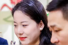 #香聚博鳌同和共美 “观其色、闻其香、品其味、悟其格、感其美”，2025博鳌亚洲论坛，五粮液“五步品酒法”再度走红。快来一起学习如何品鉴“和美五粮吧”～#五粮液·博鳌月#博鳌亚洲论坛2025年年会视频封面