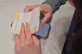 考研查分时女子哭泣着不敢看，爸妈一直安慰:没事 咱努力了，看到分数的一刻 妈妈高兴地大叫，不怕路长 只怕志短，坚持努力 终收荻喜悦视频封面