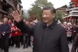 这一幕好暖！习近平总书记离开侗寨时，侗族群众深情地唱起《侗歌声声唱给党》，表达对总书记的热爱和依依不舍。
（来源：央视时政）视频封面