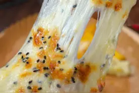 孩子不爱吃早餐，你就像我这样做个太阳蛋吐司，简单又好吃！#吐司的神仙吃法 #太阳蛋吐司  #芝士碎  #早餐吃什么