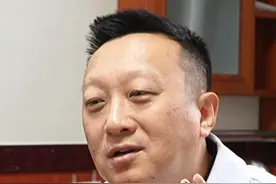 股骨胫骨全磨了，蹲下起来费劲，还想跳舞怎么办？ #膝关节 #膝盖疼痛 #髌骨磨损 #锻炼 #骨科蒋科卫视频封面