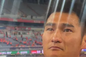 球迷与球员之间的双向奔赴！鲁蜜暖心喊话廖力生：“济南永远是你的家。”中超第4轮，山东泰山队0-3主场不敌成都蓉城，赛后的廖力生哭成泪人。视频封面