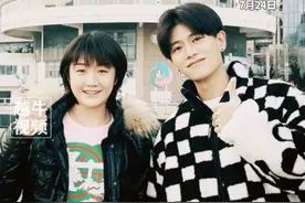7月24日，陈梦任嘉伦同框打乒乓球，两人曾是队友还是发小，任嘉伦16岁因伤退役，离开了热爱的乒乓球台，两人曾在22年发布“回到小时候训练地方”的合影#陈梦 #任嘉伦 #乒乓球