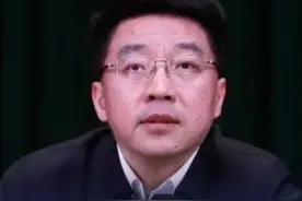 【 涉嫌受贿罪、玩忽职守罪！#最高人民检察院依法对高朋决定逮捕  】北京市人民政府原党组成员、副市长高朋涉嫌受贿、玩忽职守一案，由国家监察委员会调查终结，移送检察机关审查起诉。日前，最高人民检察院依法以涉嫌受贿罪、玩忽职守罪对高朋作出逮捕决定。该案正在进一步办理中。（最高人民检察院）视频封面