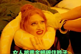 美女被黄金蟒缠住脖子，消防员硬核营救 #抖音二创激励计划视频封面