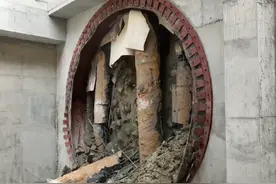 被“吊起来”的测量员放下来了～ 济南轨道交通8号线
被“吊起来”的测量员放下来了～#济南轨道交通8号线视频封面